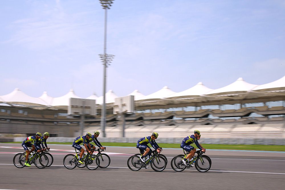 Orica-Scott ride together