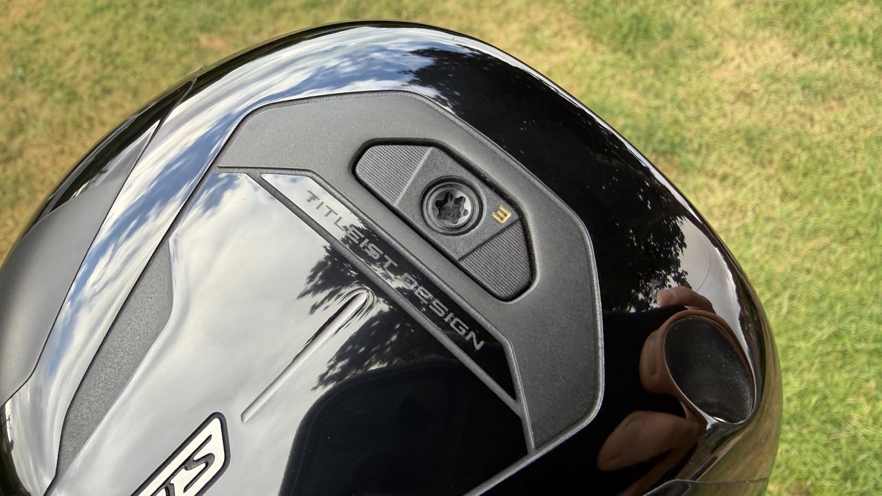 Photo of the weight port on the Titleist GTS300 Mini Driver