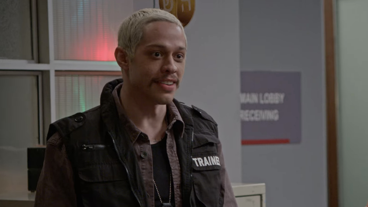 Pete Davidson in Who Killed Santa? A Murderville Murder Mystery