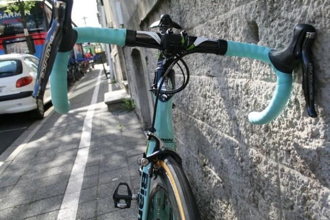 The Oltre XR2 has a very defined hourglass-shaped head tube