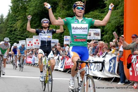 Moreno Hofland (Rabobank) wins the final stage.