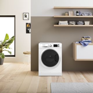 Hotpoint washig machine in laundry room