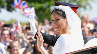 Event, Public event, Headgear, Parade, Tradition, Crowd, Festival, Smile, Gesture, Ceremony,