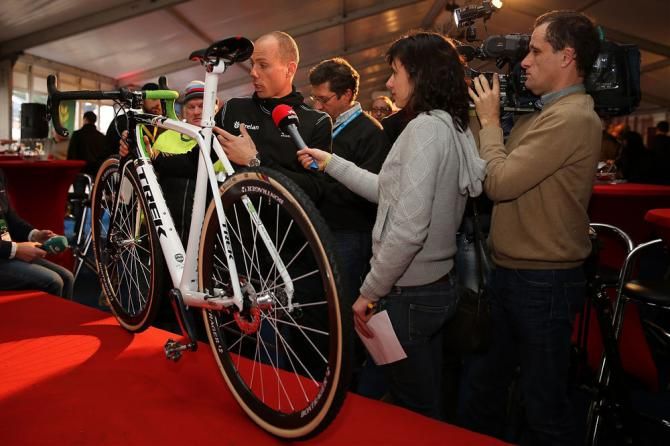 Sven Nys shows off his new bike to the media
