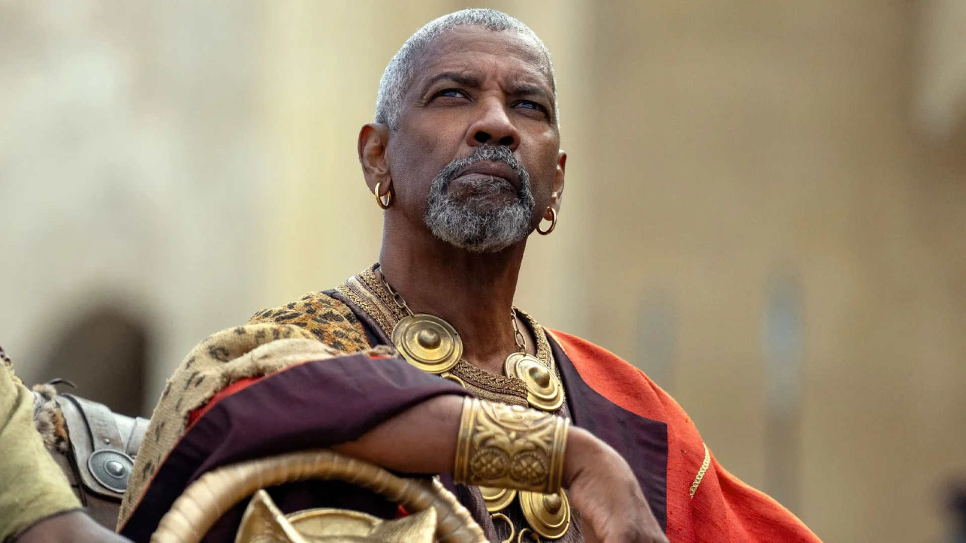 Gladiator 2 podría ser la historia de Lucius, pero Denzel Washington se roba cada escena en la que aparece