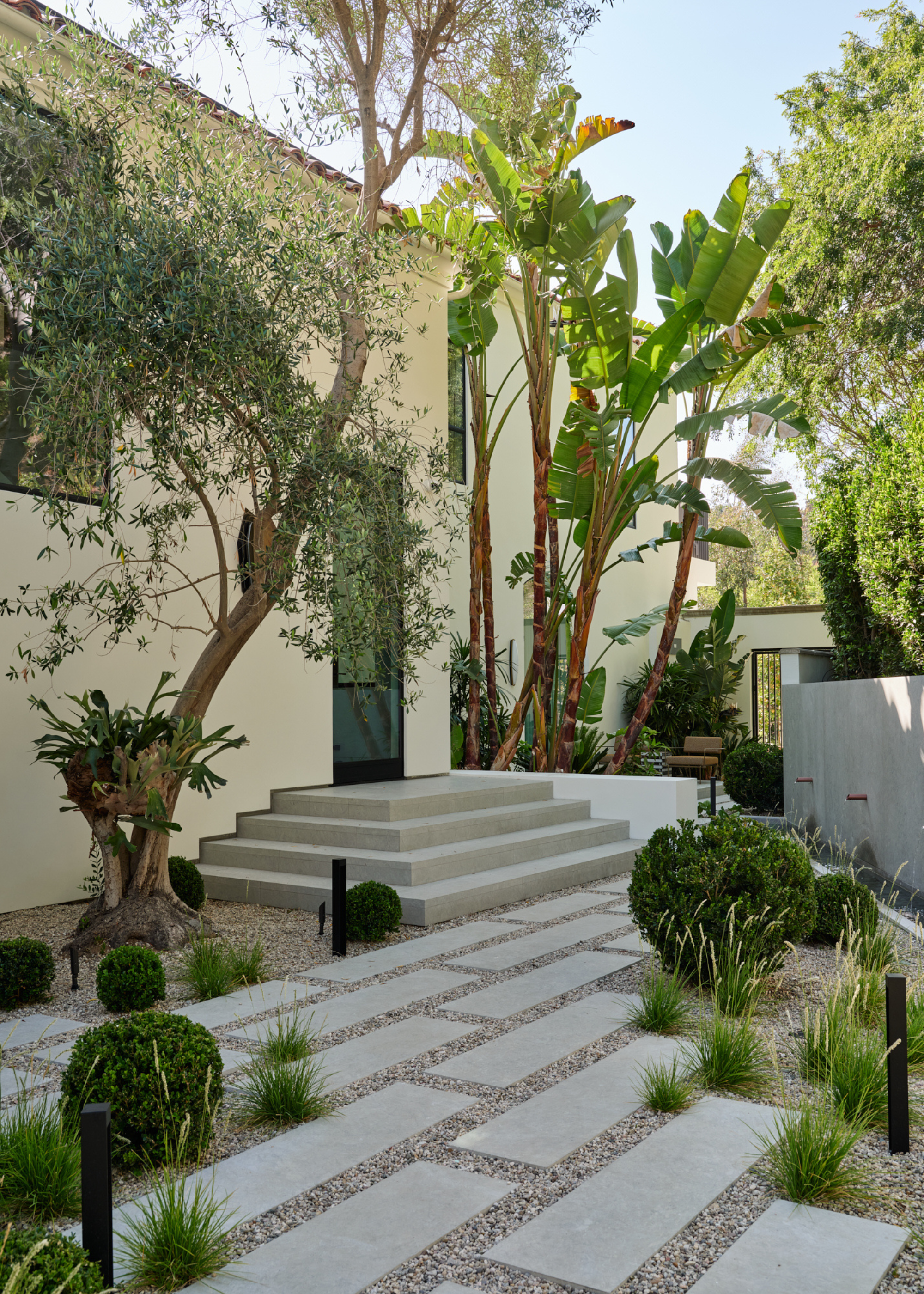 5 Feng Shui Rules for Your Front Garden You Should Really Learn to Make Sure Your Home Has a Welcoming Energy