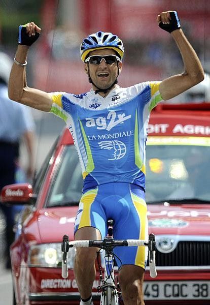 Dessel scores a win in the fourth stage.