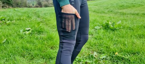 Endura SingleTrack Leggings being worn in a grassy field