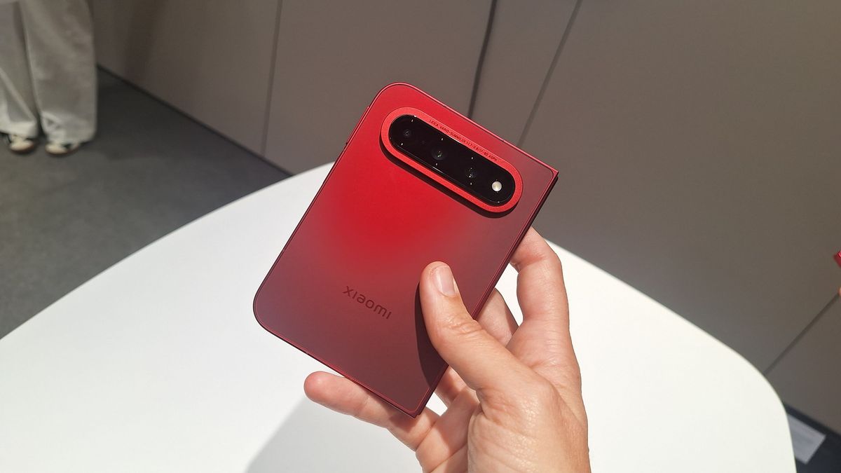 The Xiaomi 18 Fold being held in the hand
