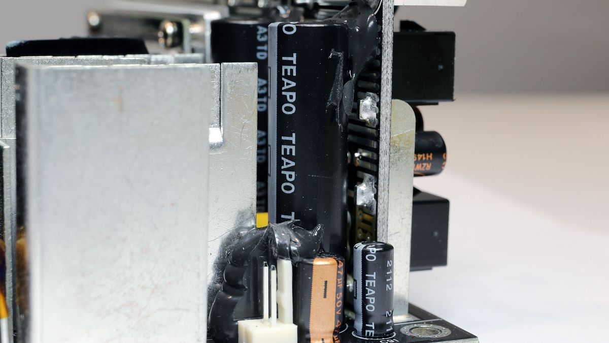 Gigabyte UD1000GM PG5