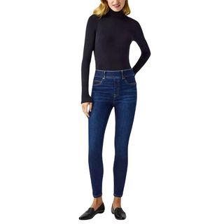 Model wearing spanx skinny jeans