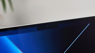 Närbild på webbkameran i MacBook Pro 16 tum (2021)