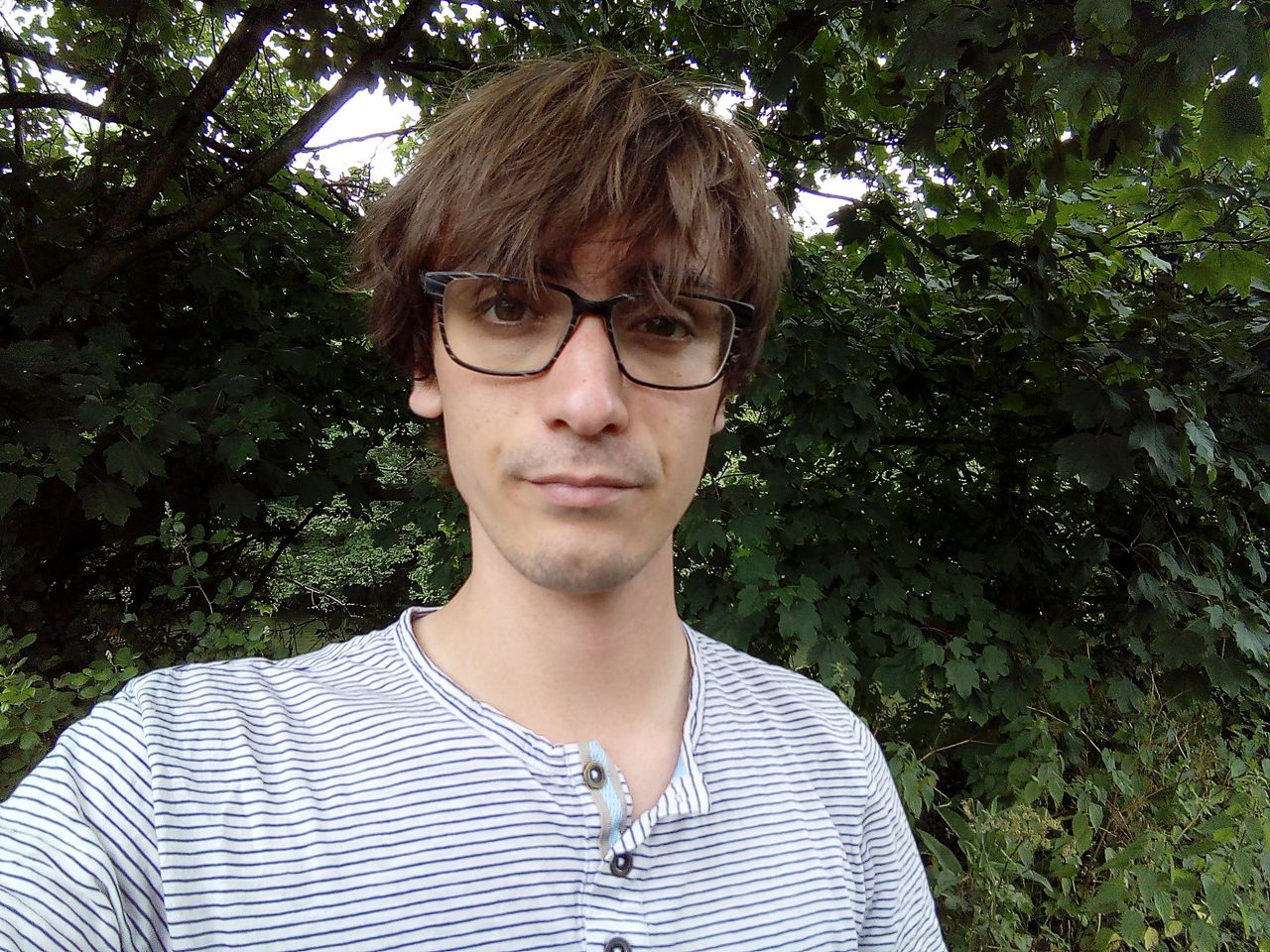 The selfie camera is the same story as on the rear, producing poor, mushy shots with an off-colour cast.