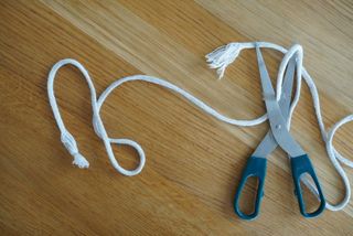 A pair of scissors and a cotton rope