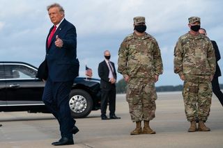 Trump and servicemen