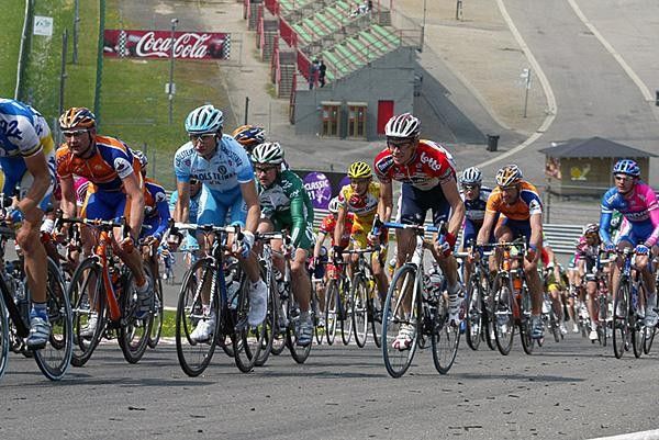 Davide Rebellin (Gerolsteiner) in the thick of it
