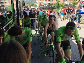 The Cannondale riders warm up ahead of stage 20