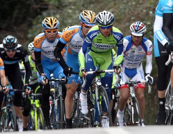 Tyler Farrar (Garmin-Transitions) shadows Valerio Agnoli (Liquigas-Doimo) up a climb