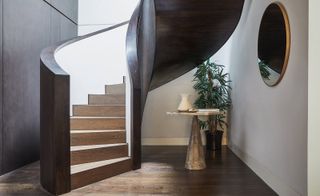 Staircase swivel