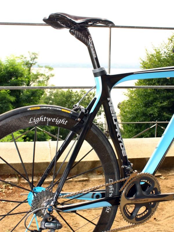 The seat stays and chain stays on the Diablo are both medium-sized as compared to the competition.