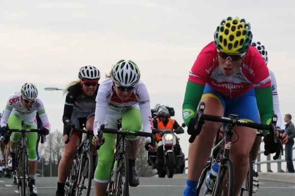 Kirsten Wild (AA Drink-Leontien.nl) on the front