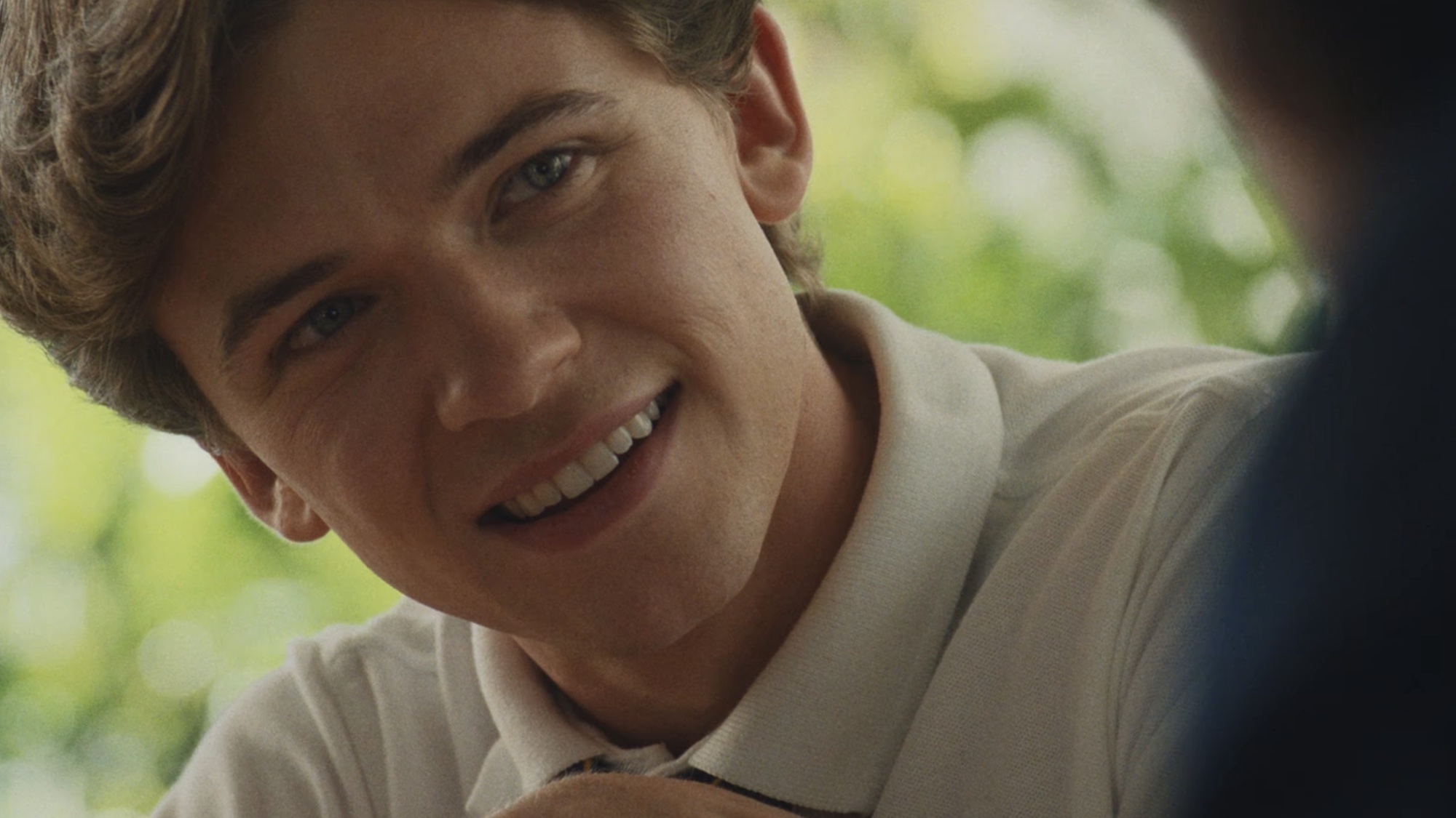 Bret smiling at Robert in Shards Episode 1