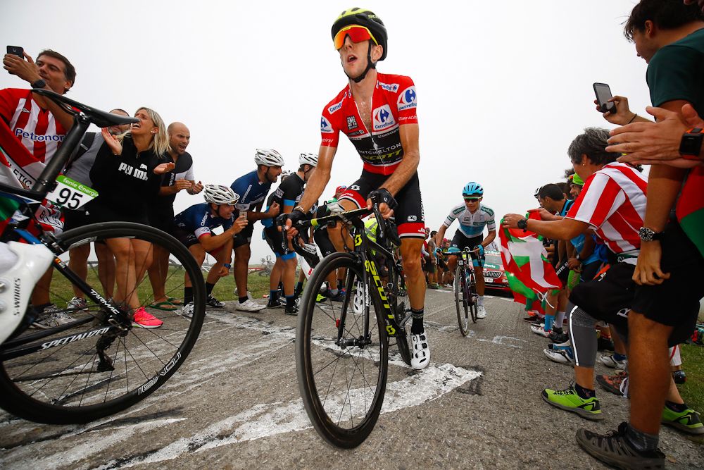 Simon Yates climbs to Balc&oacute;n de Bizkaia at the Vuelta