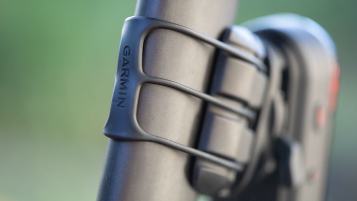 Garmin Varia RCT715 detail of rubber band mounting