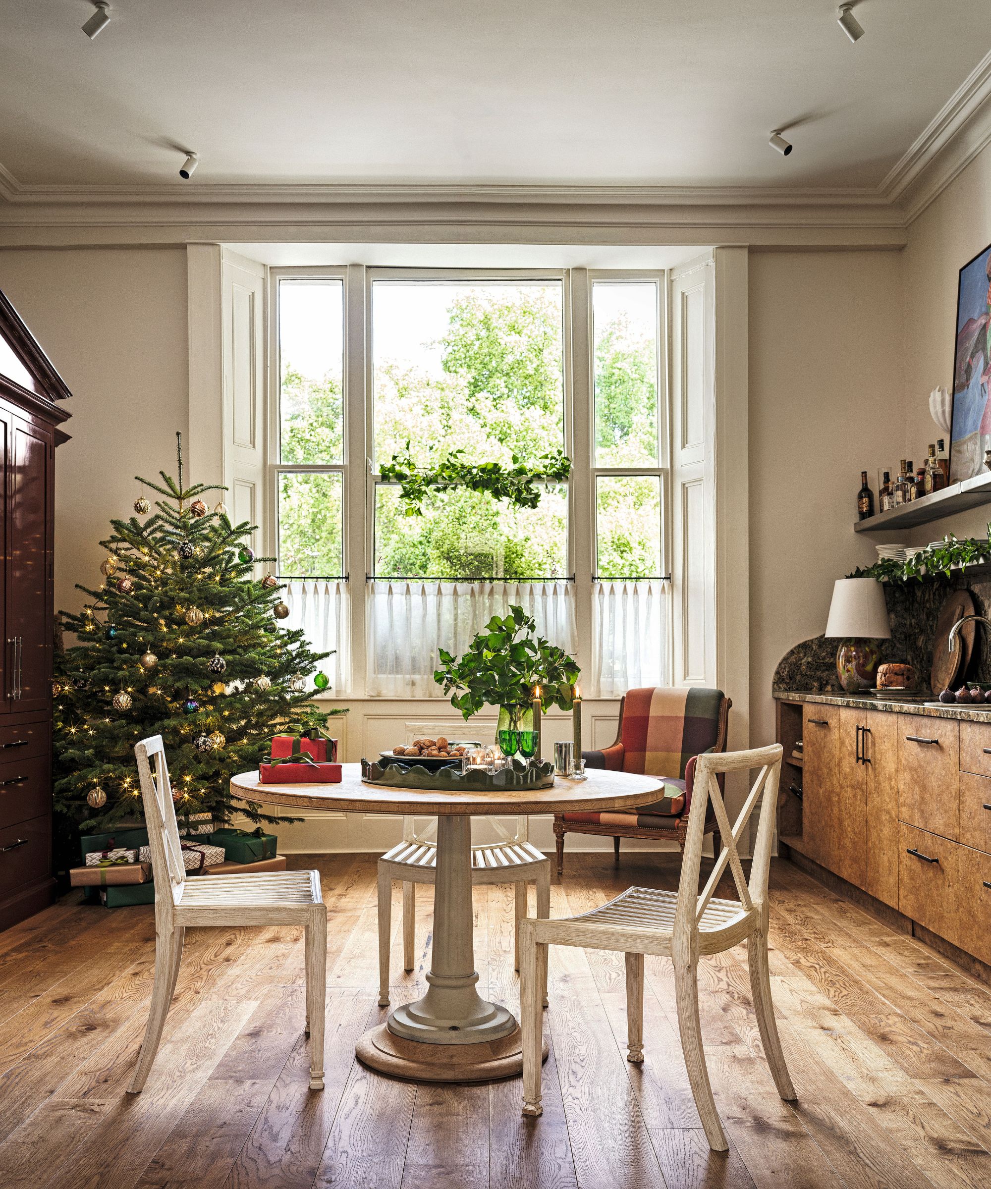 Kitchen with a white circular dining table and a christmas tree in one corner