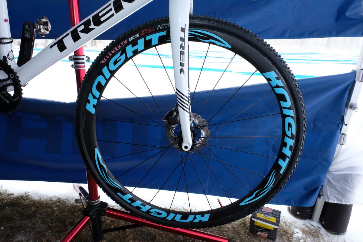 Compton did the pre-ride on a Clement BOS front but swapped it for the PDX in the race