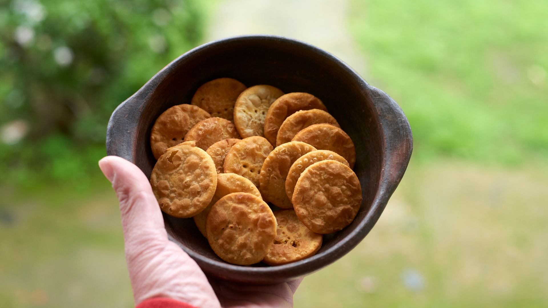 Iron bowl of oatcakes