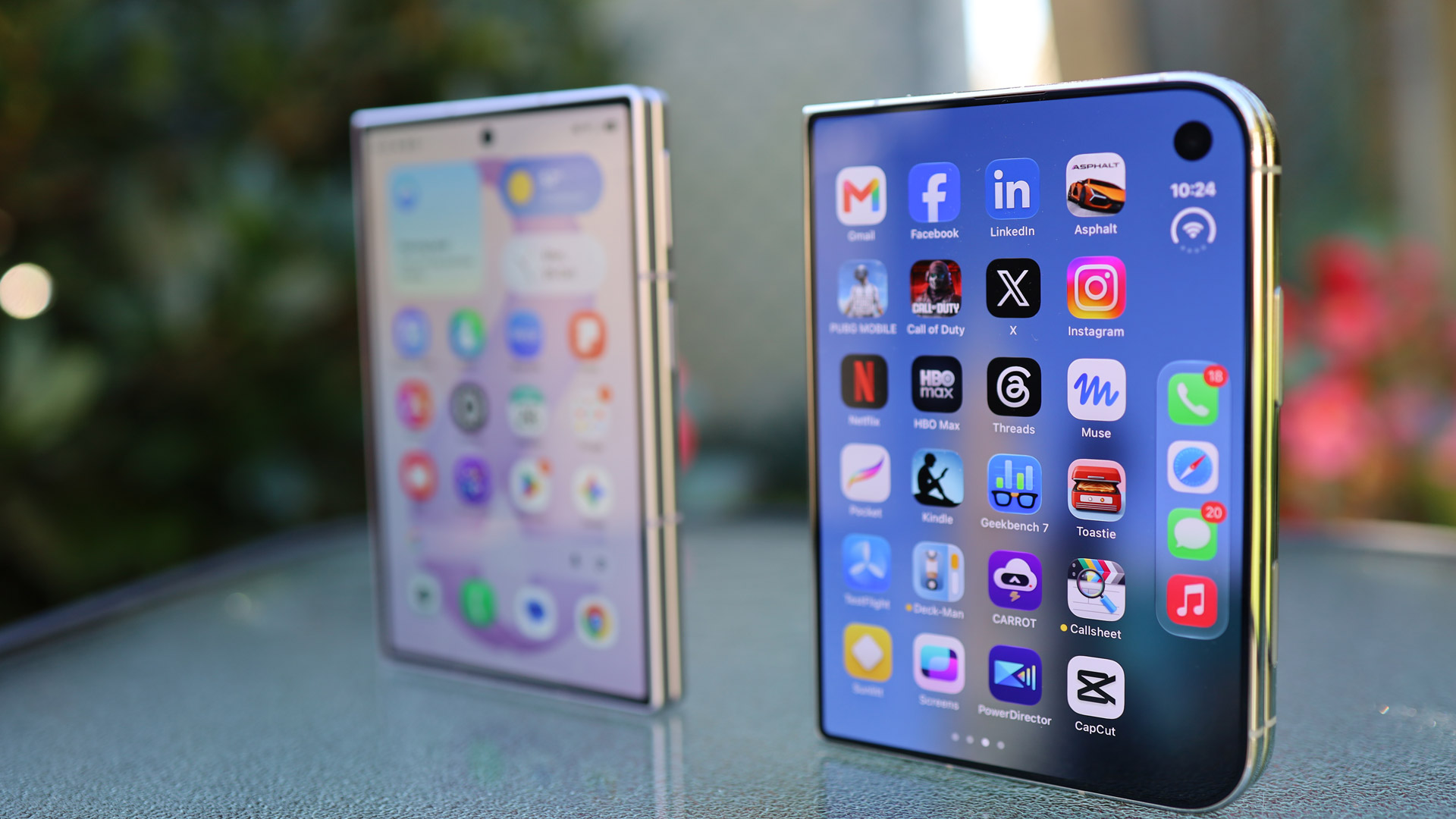 iPhone Duo vs Samsung Galaxy Z Fold 8