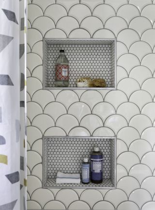 Fish scale tiled wall with niches for bath products