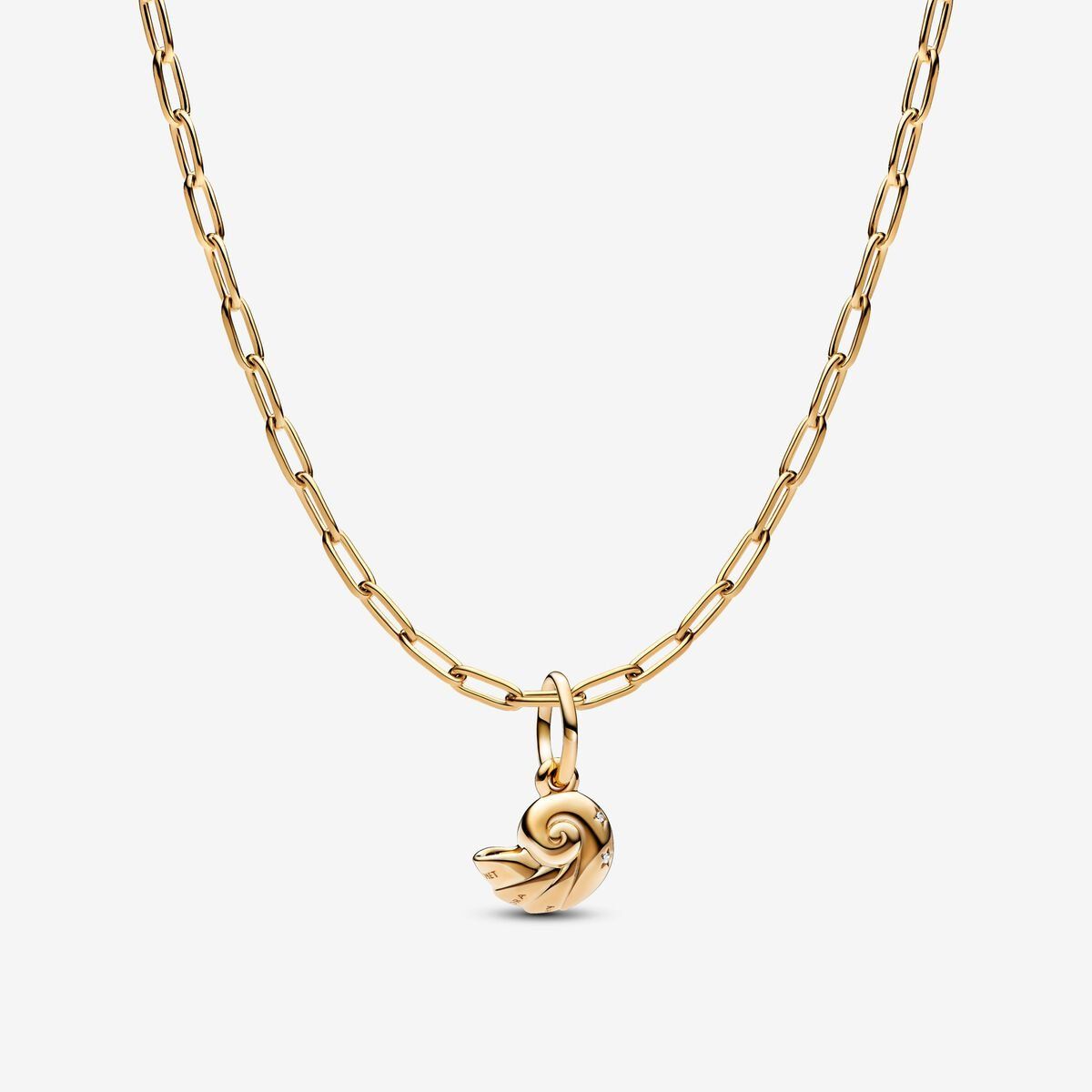 Yoonchae’s Shell Charm Necklace Set