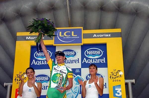 Floyd Landis (Phonak) salutes