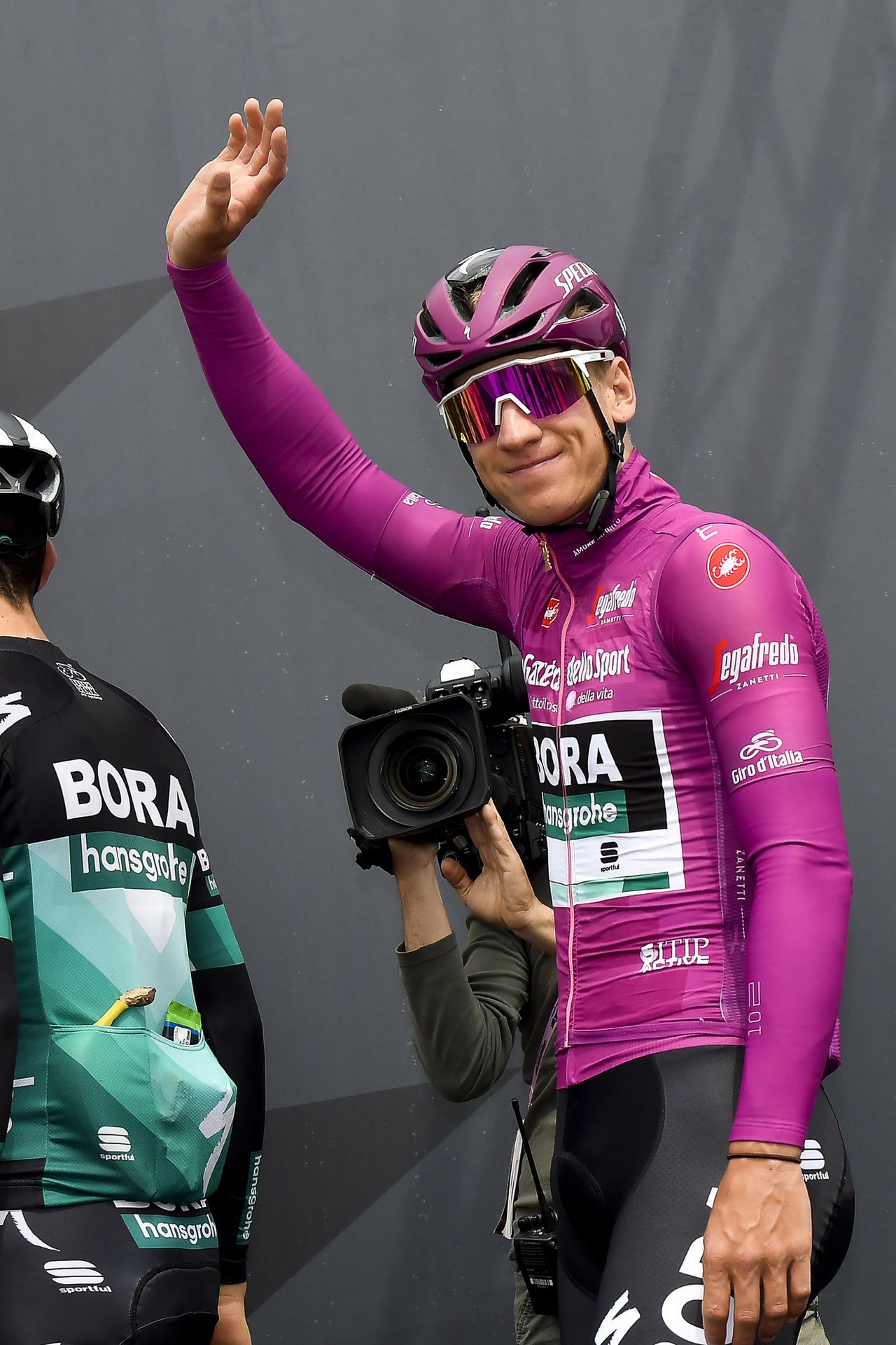 Pascal Ackermann (Bora-Hansgrohe) waves to the fans at the stage start