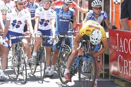 Luis Leon Sanchez Gil (Liberty Seguros) does some last minute mechanical work