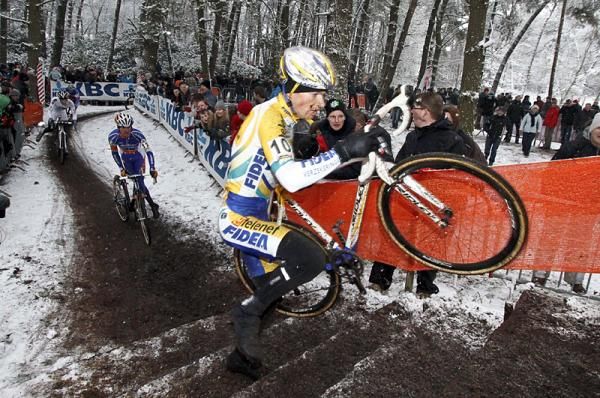 Tom Meeusen (Telenet-Fidea) up the stairs in Kalmthout