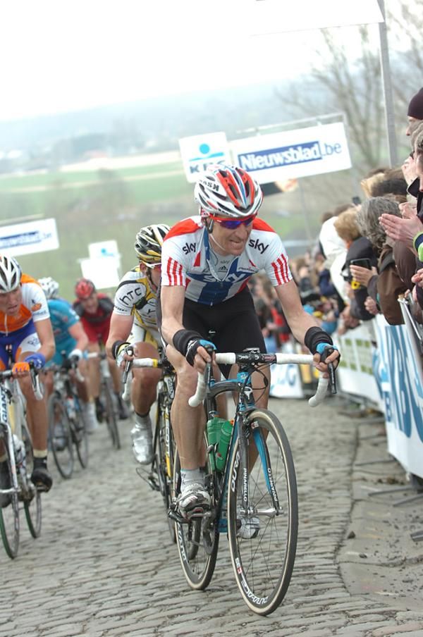 Kurt Alse Arvesen (Sky) is always easy to spot.