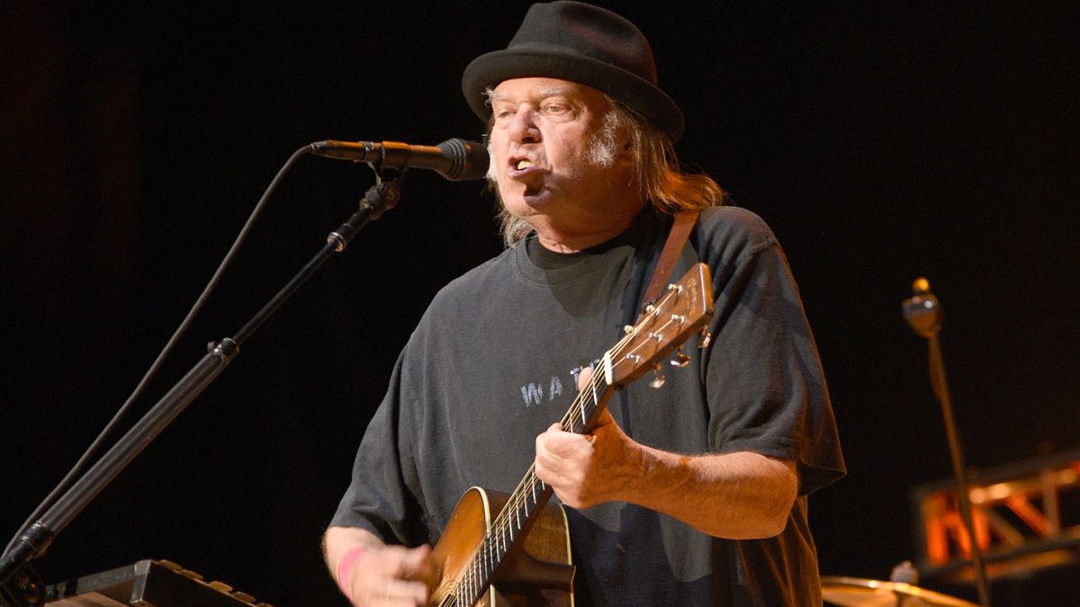 Neil Young asks Obama to end violence at Standing Rock camp | Louder
