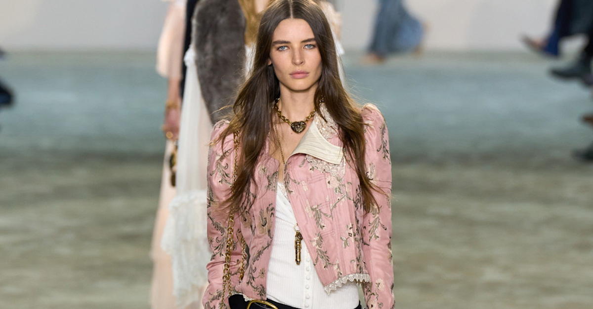 Model on the Chloe fall/winter 2025 runway.