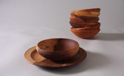 罗宾·伍德设计的碗和盘子