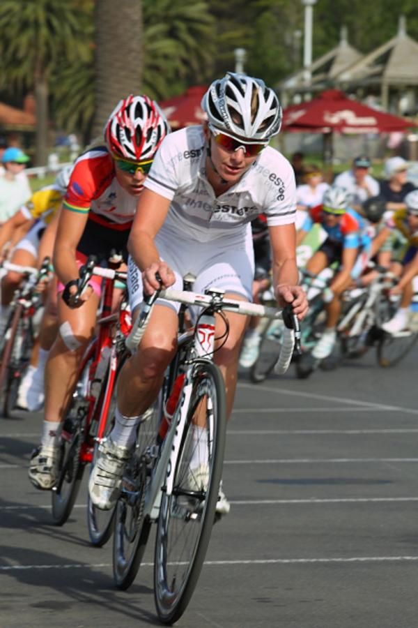 Naomi Williams (Prime) did a lot to drag the bunch back to the break