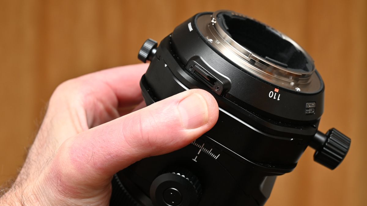 Fujifilm Fujinon GF 110mm F5.6 T/S Macro Review: Tilt, Shift And Rotate ...