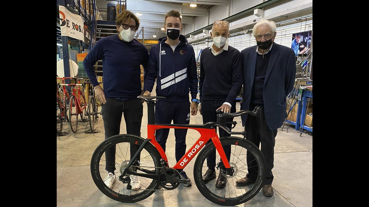Elia Viviani with all-new De Rosa TT bike