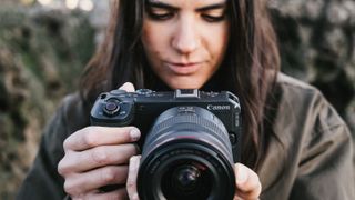 Canon EOS R6 V being used by a videographer outdoors