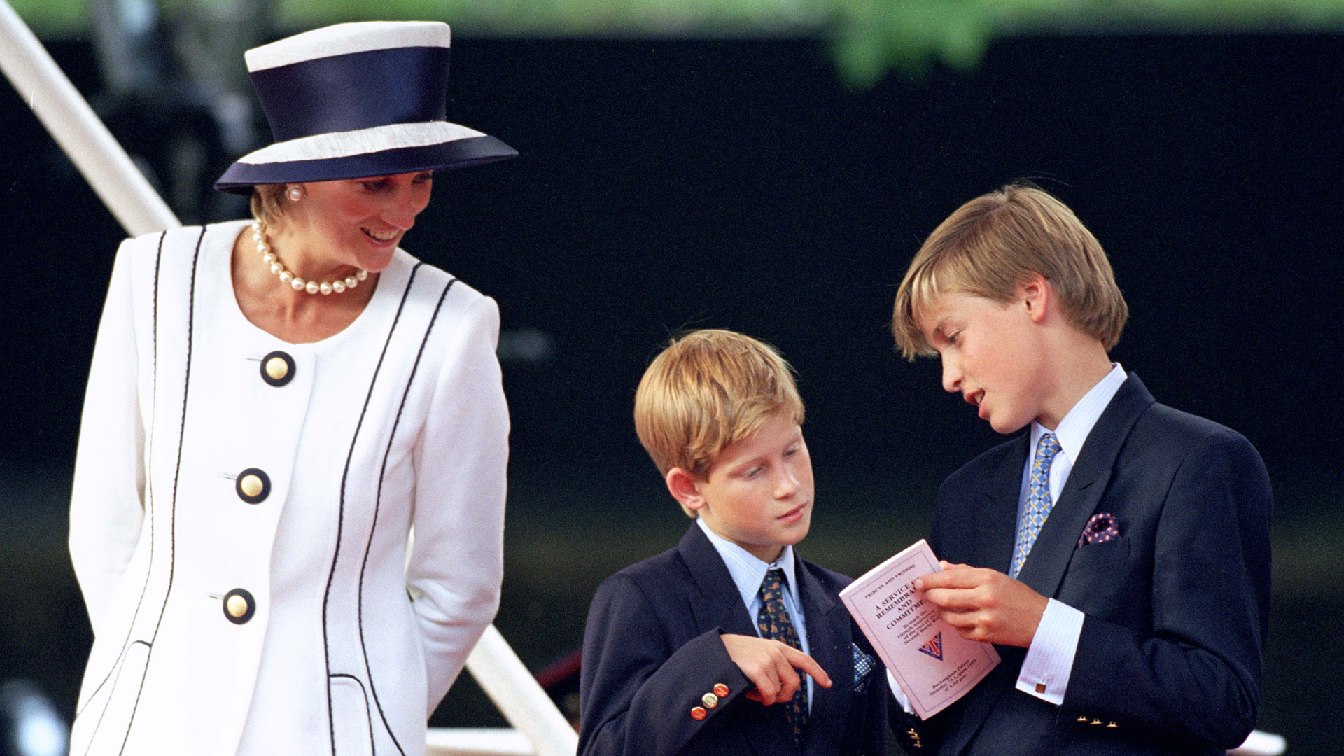 The Princess Of Wales And Princes William & Harry Attend The Vj Day 50Th Anniversary Celebrations In London. . (Photo by Antony Jones/Julian Parker/UK Press via Getty Images)