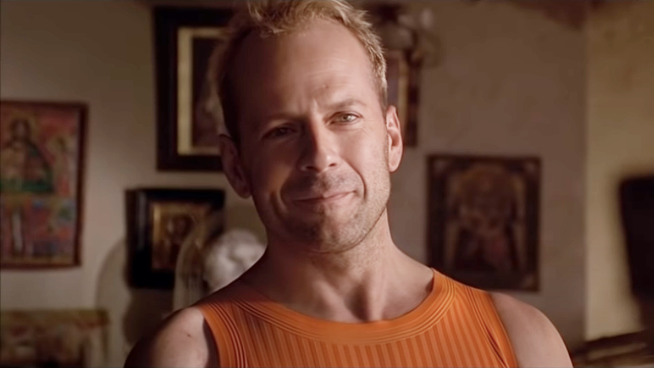 Bruce Willis smiling in his apartment in The Fifth Element.