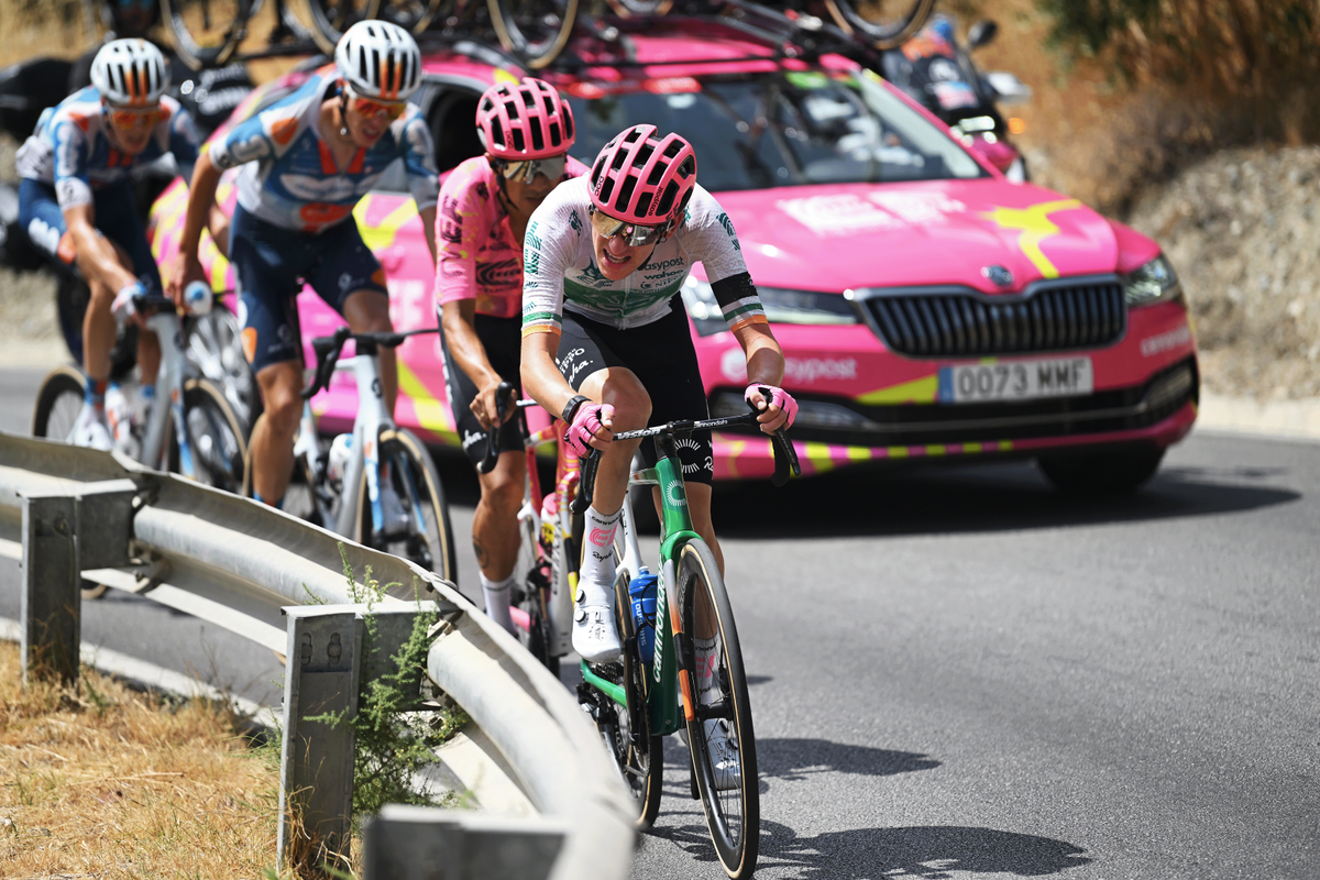 Darren Rafferty buries himself on stage 9 of the Vuelta for Richard Carapaz