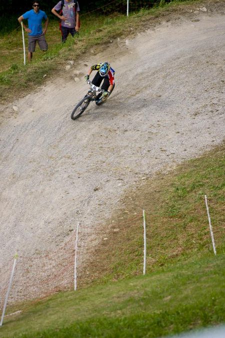 Katy Curd qualifies fastest